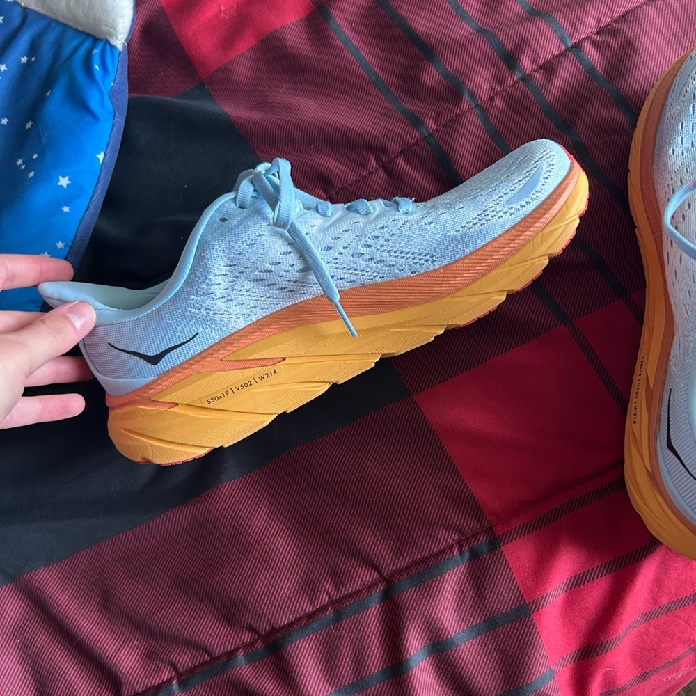 Hokas Clifton 8